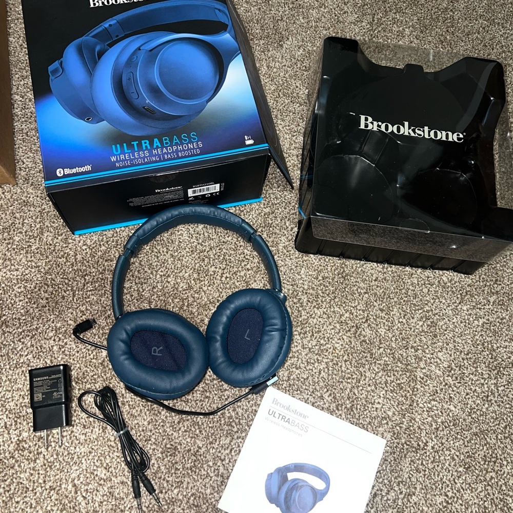 New Brookstone Ultrabass Wireless Headphones - Deep Blue